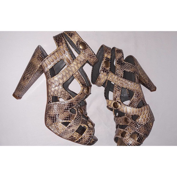 Loeffler Randall Sz 8.5B Tan, Cream & Grey Embossed Platform Sandals - Picture 13 of 14